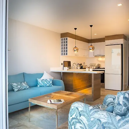 Azure Heights No5 Apartment *